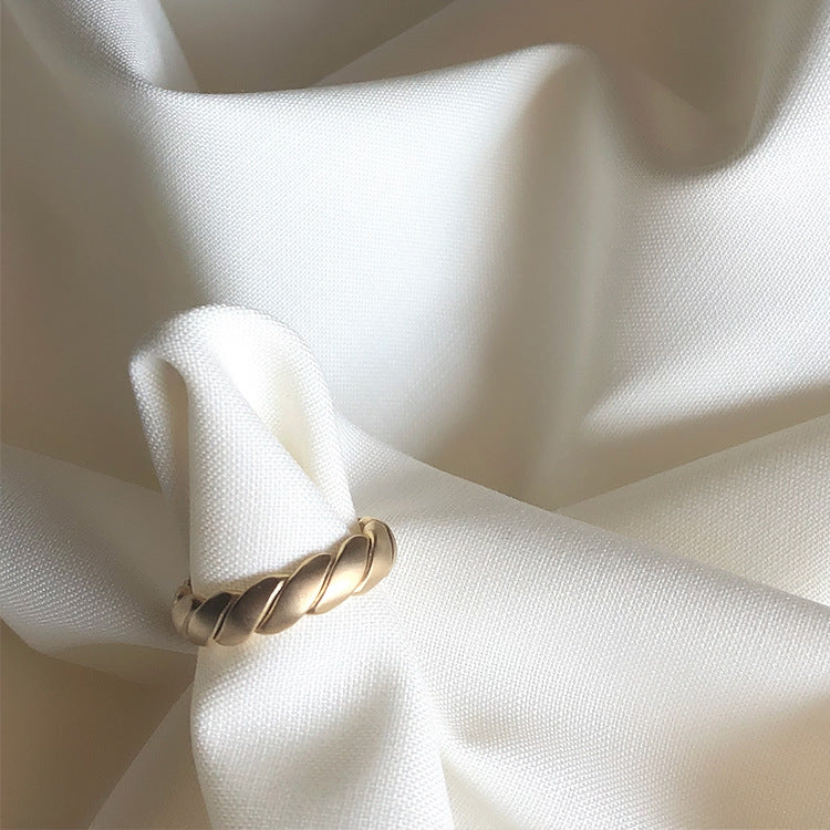 Elara Twist Ring
