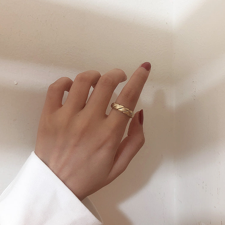 Elara Twist Ring