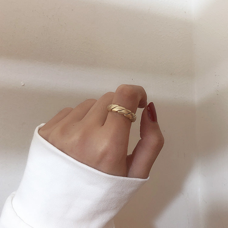 Elara Twist Ring